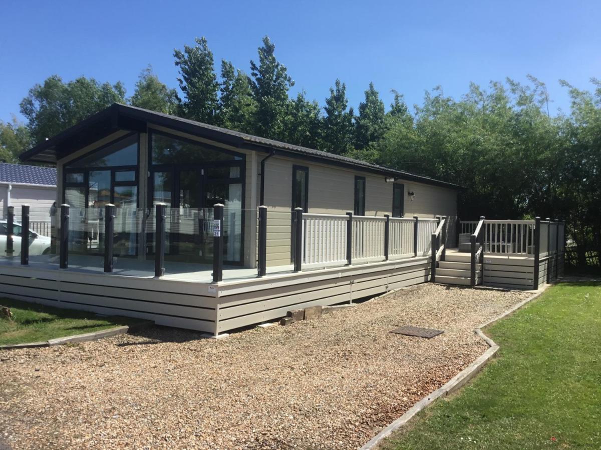 Tuscany Lodge Merston Buitenkant foto