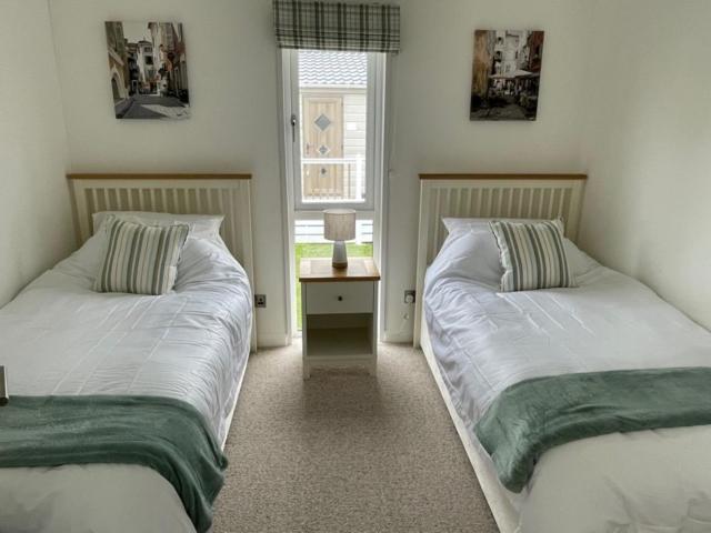 Tuscany Lodge Merston Buitenkant foto