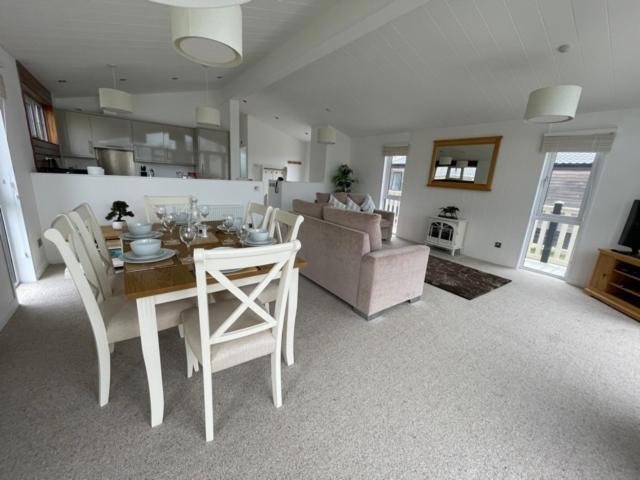 Tuscany Lodge Merston Buitenkant foto